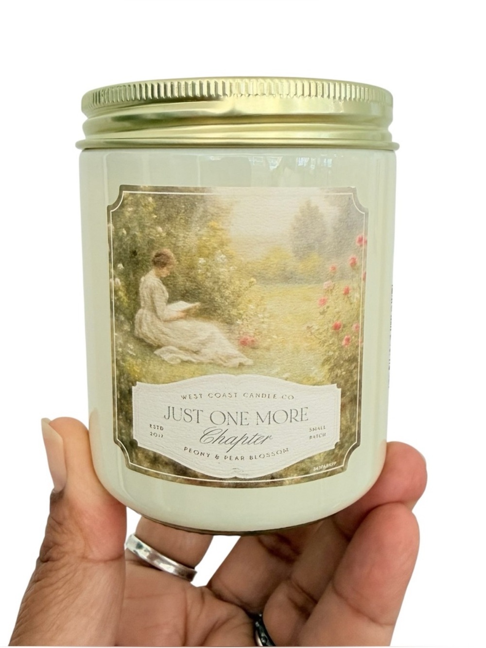 Leoben Company Just One More Chapter Peony & Pear Blossom Scented Candle - Cream